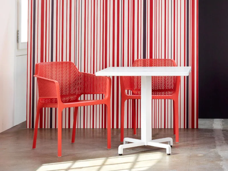 Nardi fiore table base (white) + net chairs (coral)