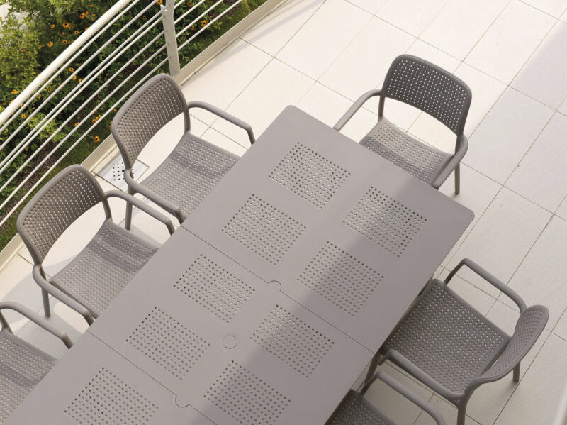 Levante 160-220 Table in Taupe (Birds eye view)