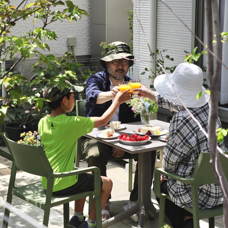Outdoor Furniture 81 Nardi trill armchairs olive green & clip tauple - with people enjoying