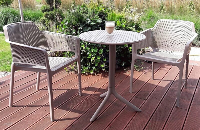 Net Step 3-Piece Patio Set in Taupe on Deck