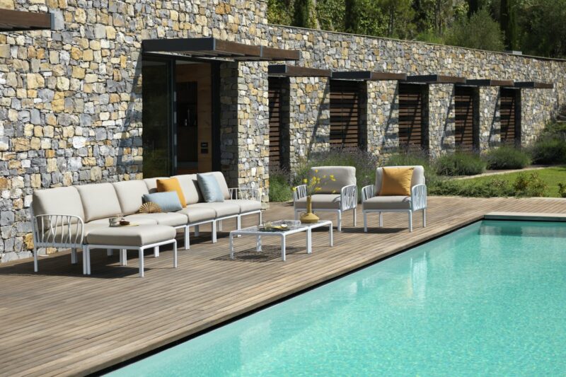 Outdoor lounge furniture - komodo 11-piece modular sofa & coffee tables