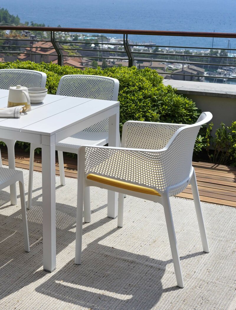 NARDI Rio Alu 140-210 Extendable Outdoor Dining Table with Net & Bit Chairs in White