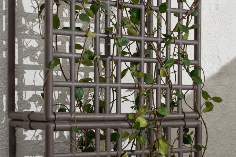 NARDI Sipario Eco Wall Planter Triple Detail with Creeper Plant