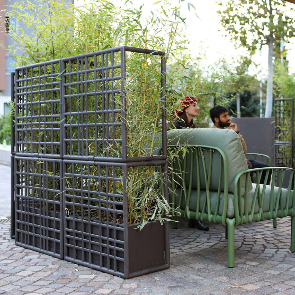 Nardi sipario eco wall planters & komodo modular outdoor sofa