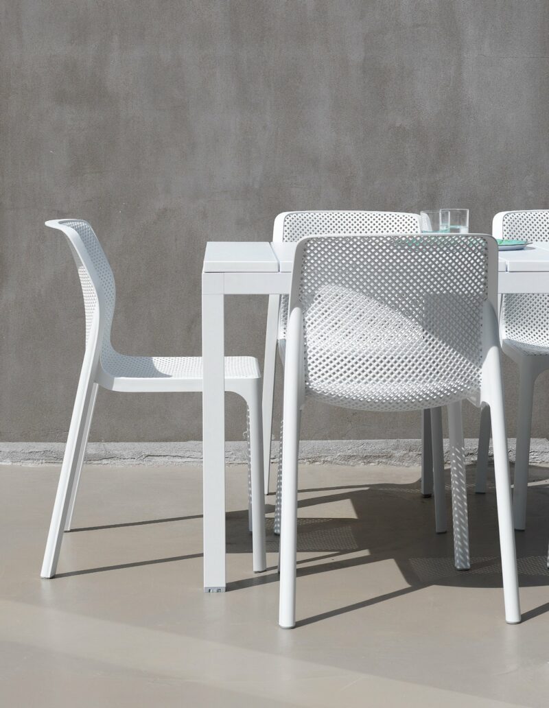 NARDI Bit Chairs & Rio 140-210 Dining Table - White