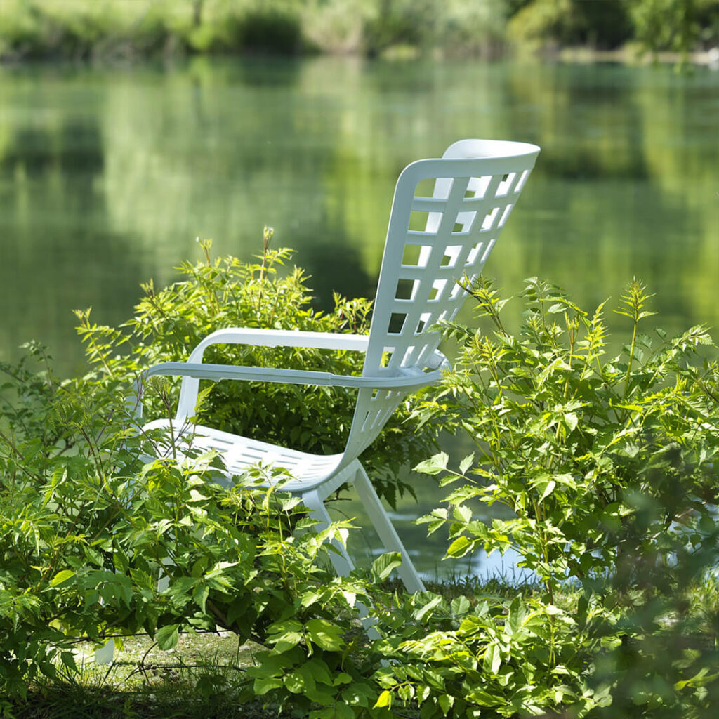Nardi folio deck chair in white between garden plants