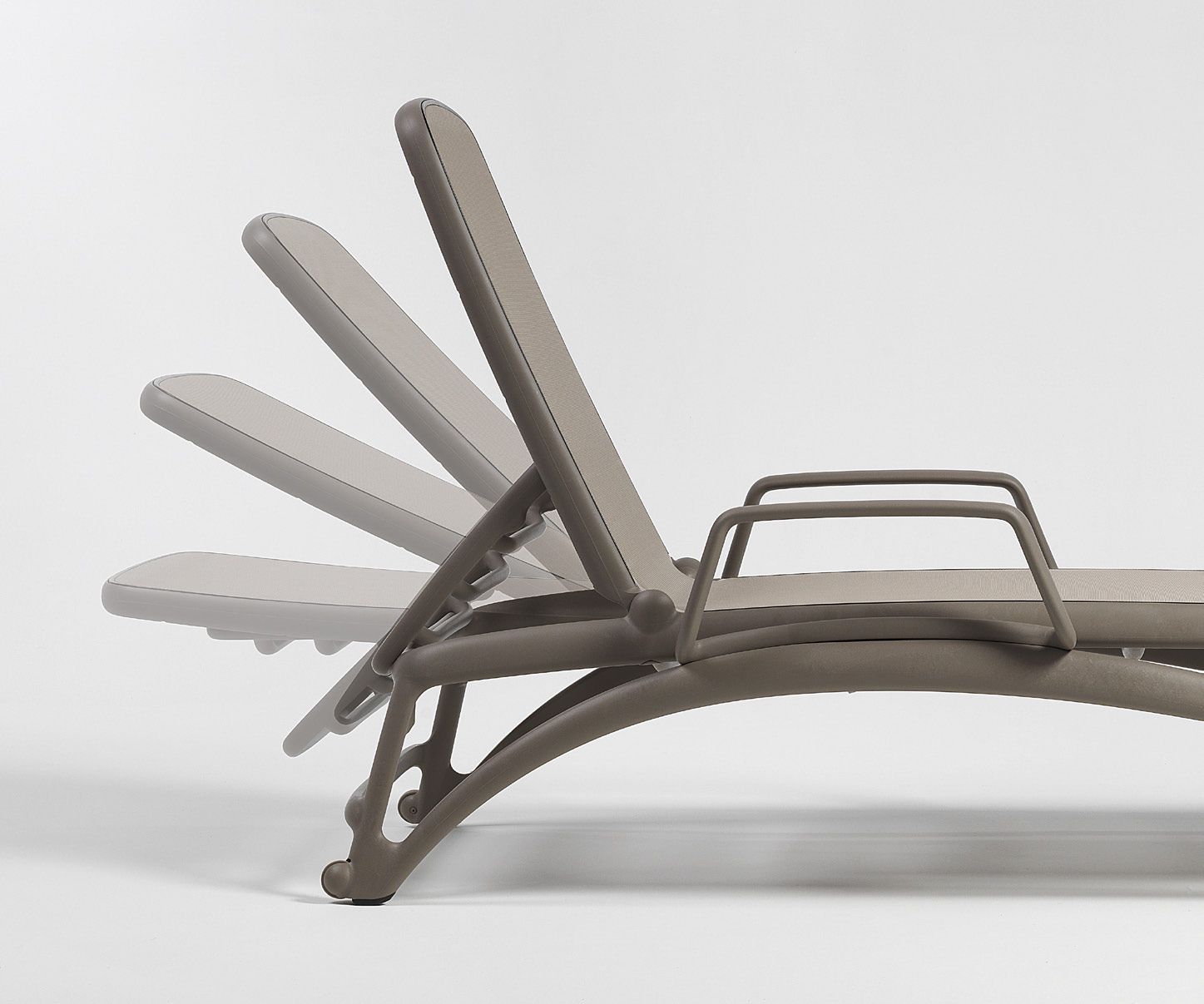 Nardi Atlantico Sun Lounger - 4 Adjustable Backrest Positions Nardi atlantico sun lounger - 4 adjustable backrest positions