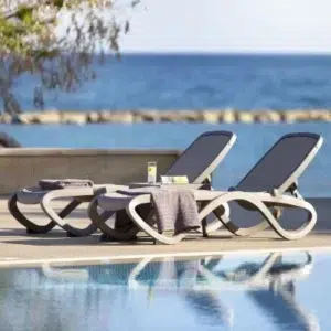 6 Sun loungers
